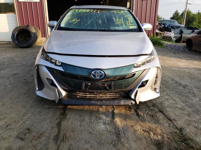 JTDKARFP2H3033848 - 2017 TOYOTA PRIUS PRIM 银色 照片 5