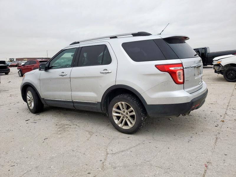 1FMHK8D81BGA32778 - 2011 FORD EXPLORER XLT SILVER photo 2