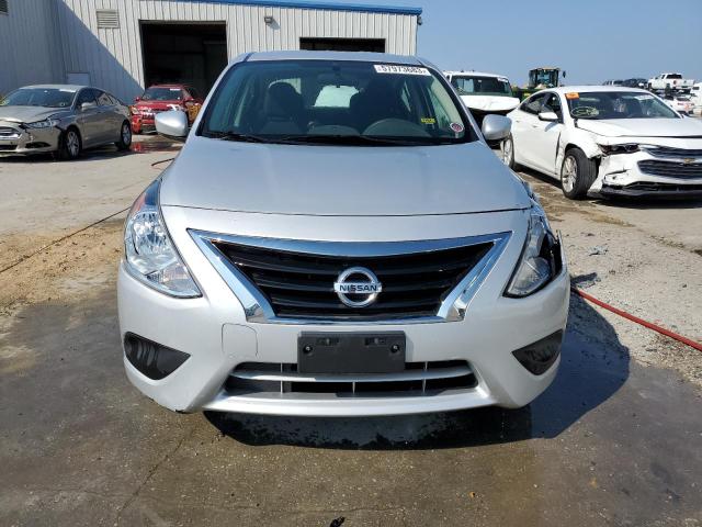 3N1CN7AP6KL839064 - 2019 NISSAN VERSA S Gümüş fotoğraf 5