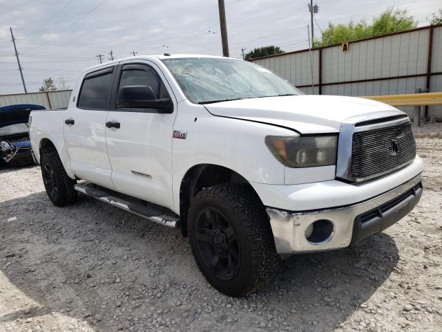 5TFDW5F1XDX277619 - 2013 TOYOTA TUNDRA CREWMAX SR5 WHITE photo 4