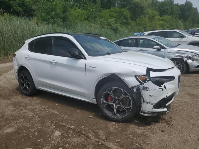 ZASPAKBN9N7D47476 - 2022 ALFA ROMEO STELVIO TI WHITE photo 4