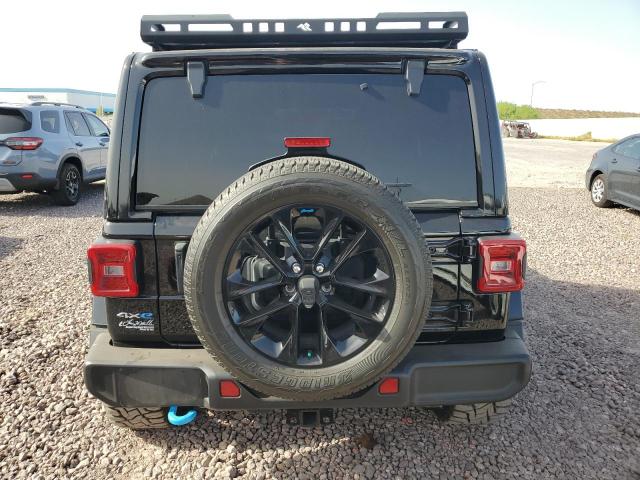 1C4JJXP61NW206324 - 2022 JEEP WRANGLER U SAHARA 4XE BLACK photo 6