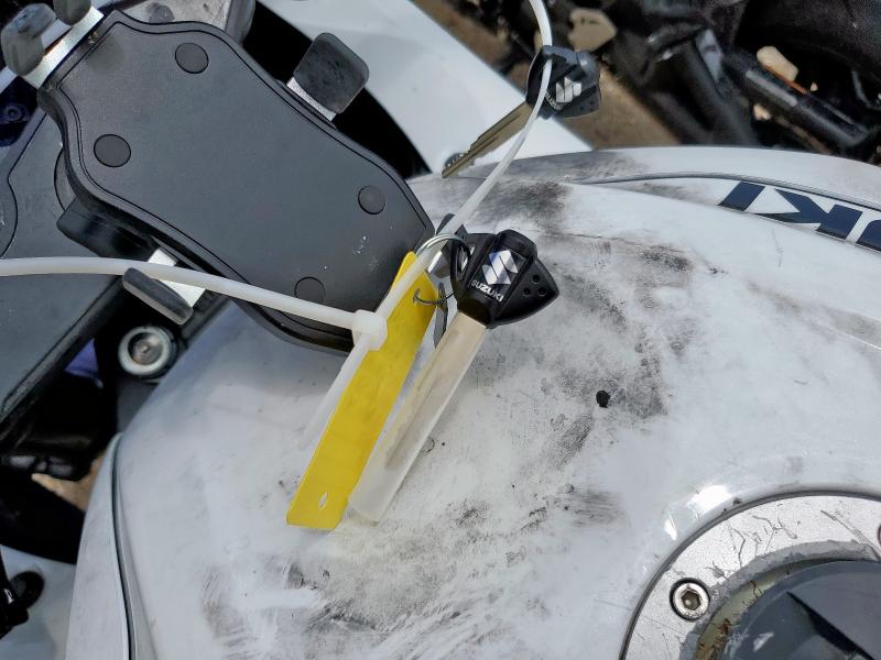 JS1GN7FA2S7100243 - 2025 SUZUKI GSX-R600 WHITE photo 8