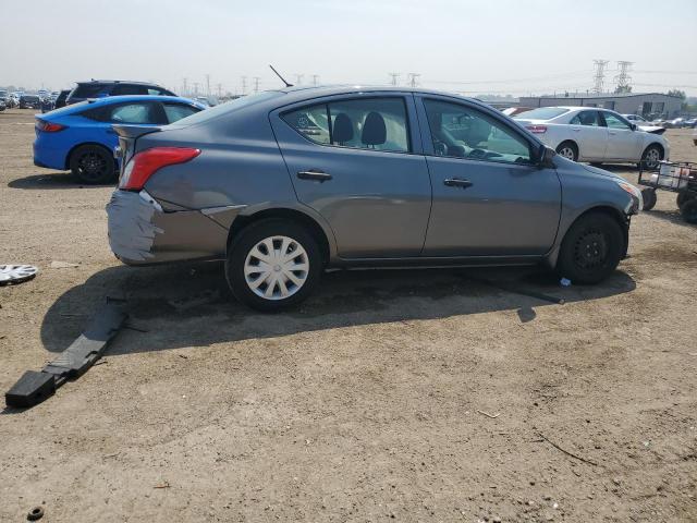 3N1CN7AP3JL836945 - 2018 NISSAN VERSA S GRAY photo 3