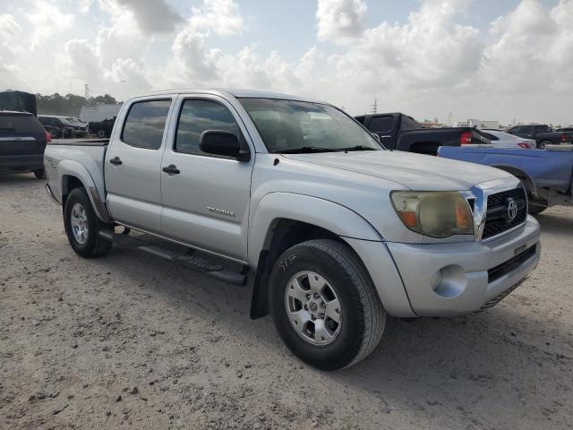 5TFJU4GNXBX004097 - 2011 TOYOTA TACOMA DOUBLE CAB PRERUNNER SILVER photo 4