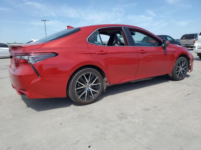 4T1G11AK7NU009386 - 2022 TOYOTA CAMRY SE RED photo 3