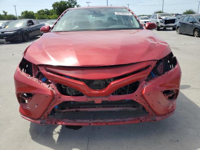 4T1G11AK7NU009386 - 2022 TOYOTA CAMRY SE RED photo 5