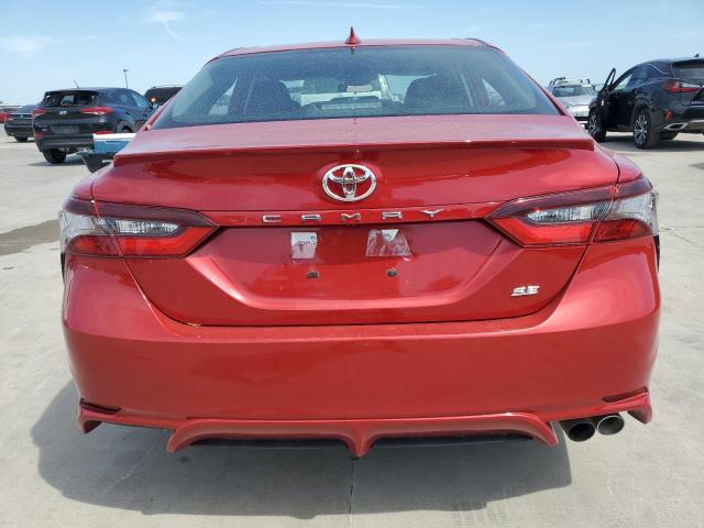 4T1G11AK7NU009386 - 2022 TOYOTA CAMRY SE RED photo 6