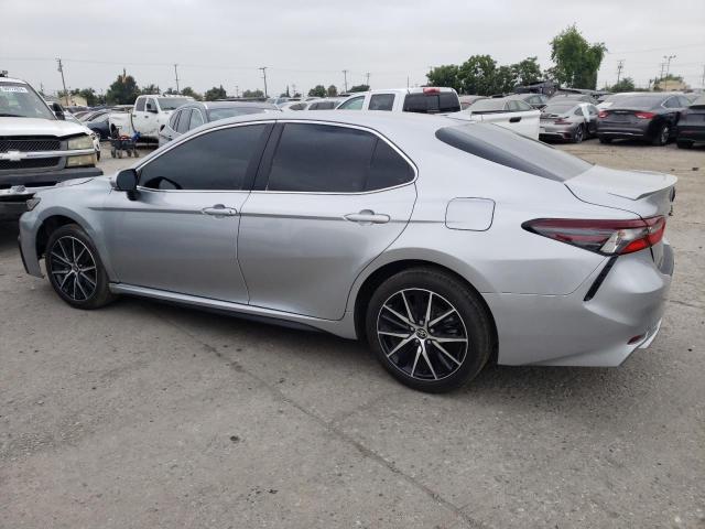 4T1G11AK2RU874630 - 2024 TOYOTA CAMRY SE NIGHT SHADE SILVER photo 2