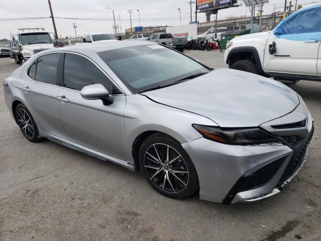 4T1G11AK2RU874630 - 2024 TOYOTA CAMRY SE NIGHT SHADE SILVER photo 4