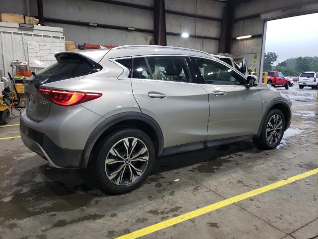 SJKCH5CR8HA039791 - 2017 INFINITI QX30 BASE ვერცხლისფერი ფოტო 3