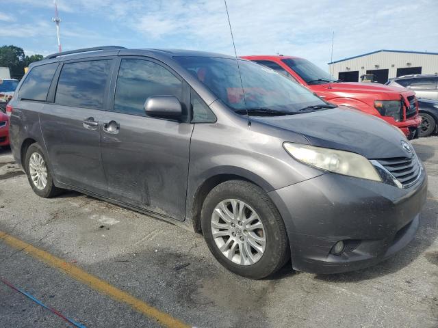 5TDYK3DC3CS204134 - 2012 TOYOTA SIENNA XLE GRAY photo 4