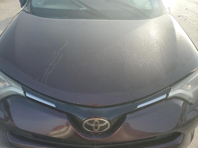 2T3ZFREV2HW351840 - 2017 TOYOTA RAV4 LE 勃艮第红 照片 12