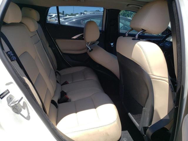 SJKCH5CR9HA037824 - 2017 INFINITI QX30 BASE 白色 照片 11