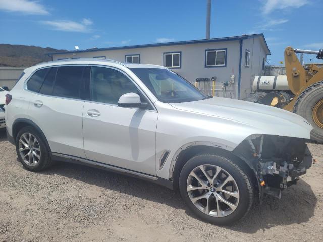 5UXCR4C09M9H04688 - 2021 BMW X5 SDRIVE 40I WHITE photo 4