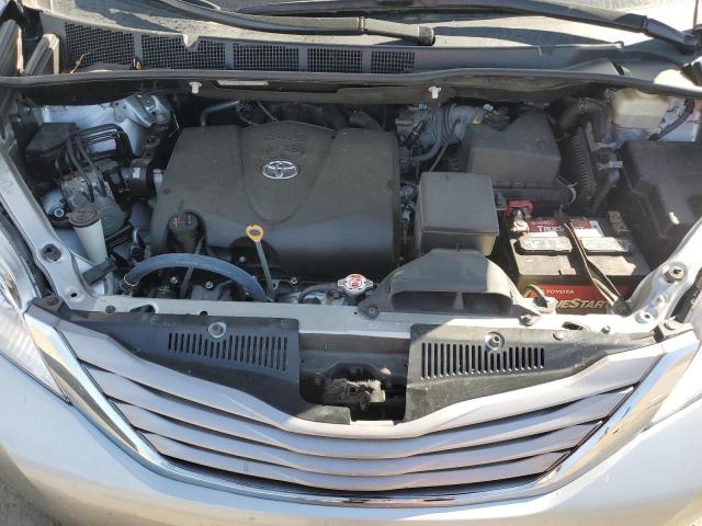 5TDDZ3DC5HS169369 - 2017 TOYOTA SIENNA XLE 银色 照片 12