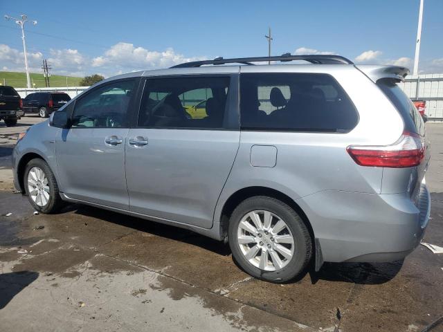 5TDDZ3DC5HS169369 - 2017 TOYOTA SIENNA XLE 银色 照片 2