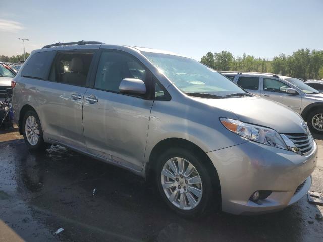 5TDDZ3DC5HS169369 - 2017 TOYOTA SIENNA XLE 银色 照片 4