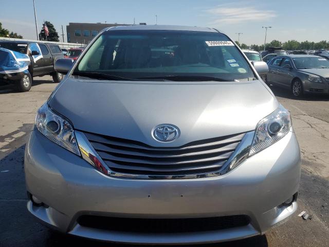 5TDDZ3DC5HS169369 - 2017 TOYOTA SIENNA XLE 银色 照片 5