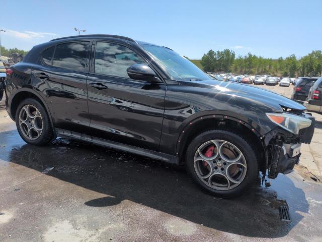 ZASFAKNN4J7B93258 - 2018 ALFA ROMEO STELVIO TI SPORT BLACK photo 4