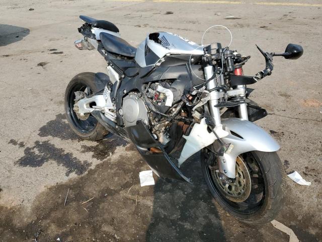 JH2SC57024M002695 - 2004 HONDA CBR1000 RR SILVER photo 9