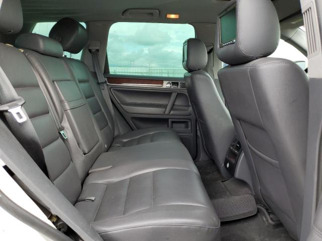 WVGBF7A99AD003059 - 2010 VOLKSWAGEN TOUAREG V6 WHITE photo 11
