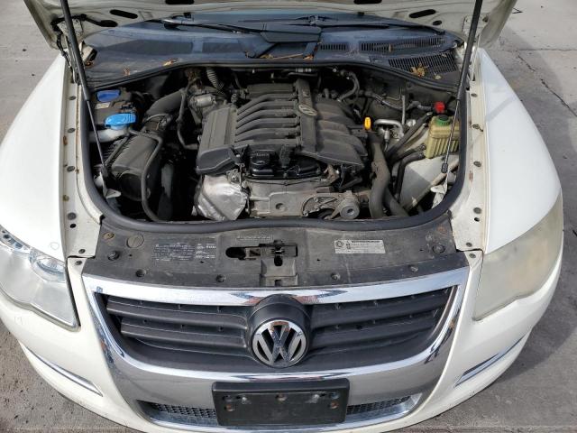 WVGBF7A99AD003059 - 2010 VOLKSWAGEN TOUAREG V6 WHITE photo 12