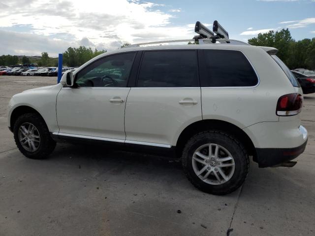 WVGBF7A99AD003059 - 2010 VOLKSWAGEN TOUAREG V6 WHITE photo 2