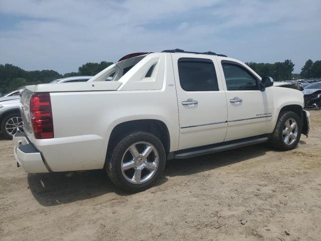 3GNTKGE72CG226196 - 2012 CHEVROLET AVALANCHE LTZ WHITE photo 3