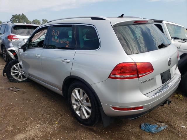 WVGEF9BP7ED006926 - 2014 VOLKSWAGEN TOUAREG V6 SILVER photo 2