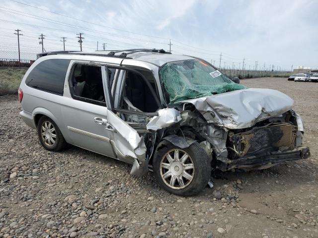 2C4GP54L35R481869 - 2005 CHRYSLER TOWN & COU TOURING SILVER photo 4