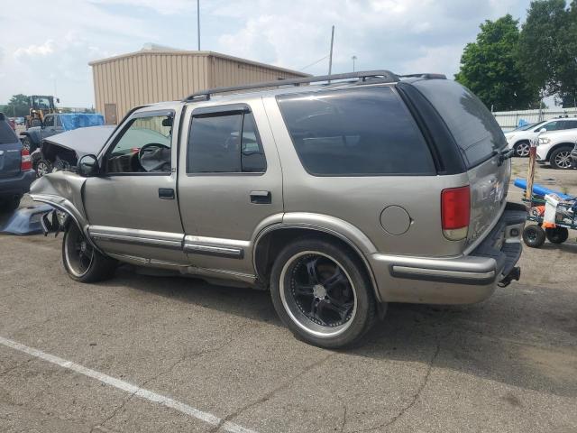 1GNCS13W3W2252472 - 1998 CHEVROLET BLAZER TAN photo 2