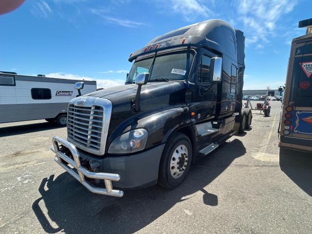 1FUJGLD69GLGW6598 - 2016 FREIGHTLINER CASCADIA 1 BLACK photo 2