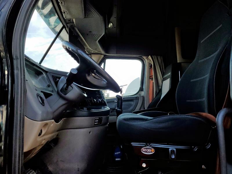 3AKJGLD65FSGR2084 - 2015 FREIGHTLINER CASCADIA 1 BLACK photo 6