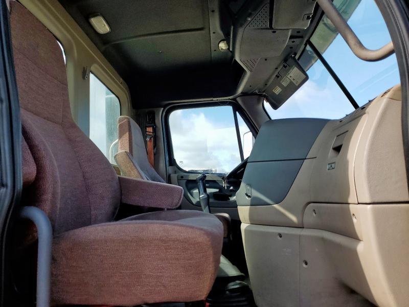 3AKJGED64GDHA6795 - 2016 FREIGHTLINER CASCADIA 1 BLACK photo 5