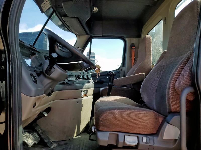 3AKJGED64GDHA6795 - 2016 FREIGHTLINER CASCADIA 1 BLACK photo 6