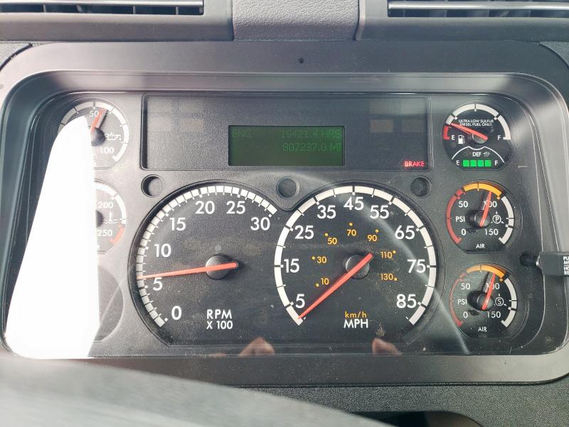 3AKJGED64GDHA6795 - 2016 FREIGHTLINER CASCADIA 1 BLACK photo 8