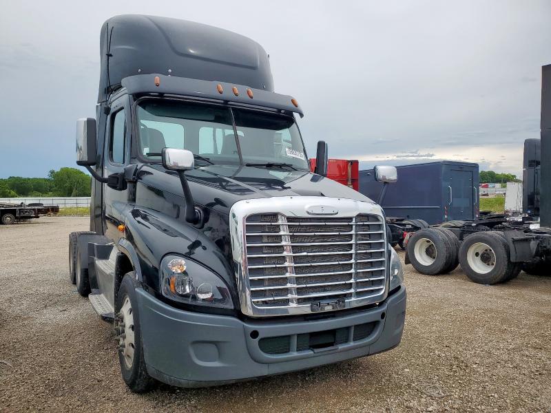 2016 FREIGHTLINER CASCADIA 1, null
