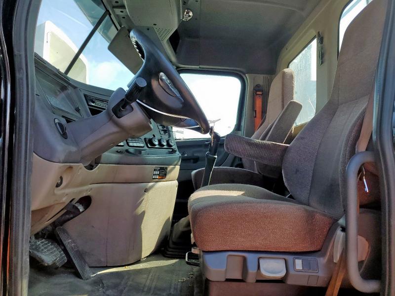 3AKJGED68GDHA6797 - 2016 FREIGHTLINER CASCADIA 1 BLACK photo 5