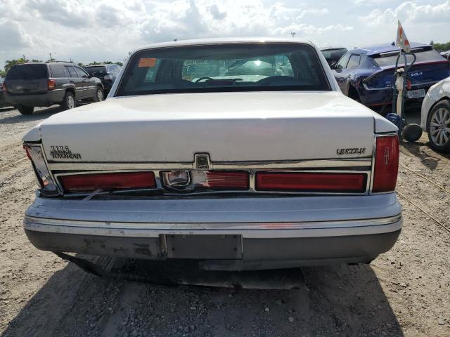 1LNLM82W8VY665945 - 1997 LINCOLN TOWN CAR SIGNATURE WHITE photo 6