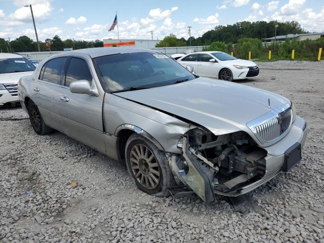 1LNHM82W93Y609533 - 2003 LINCOLN TOWN CAR SIGNATURE SILVER photo 4