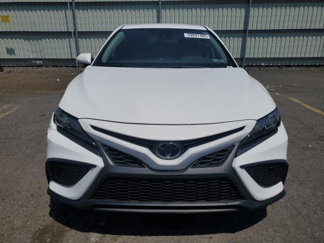 4T1G11AK9PU839967 - 2023 TOYOTA CAMRY SE NIGHT SHADE WHITE photo 5
