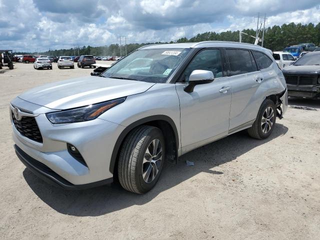 5TDGZRAH8NS549897 - 2022 TOYOTA HIGHLANDER XLE SILVER photo 1