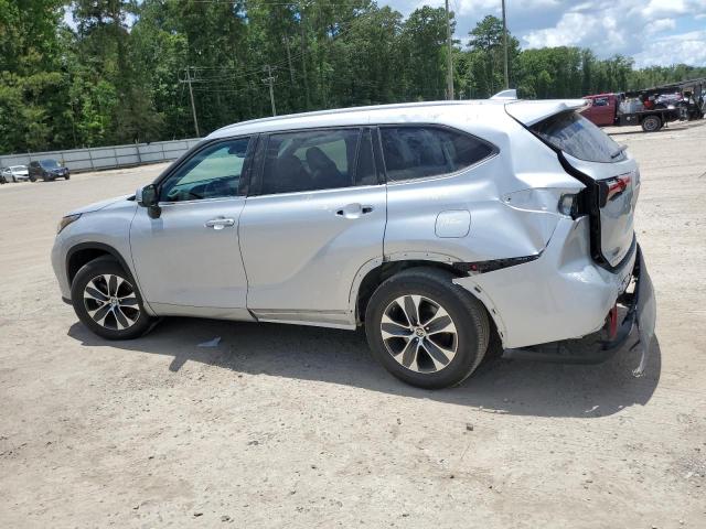 5TDGZRAH8NS549897 - 2022 TOYOTA HIGHLANDER XLE SILVER photo 2