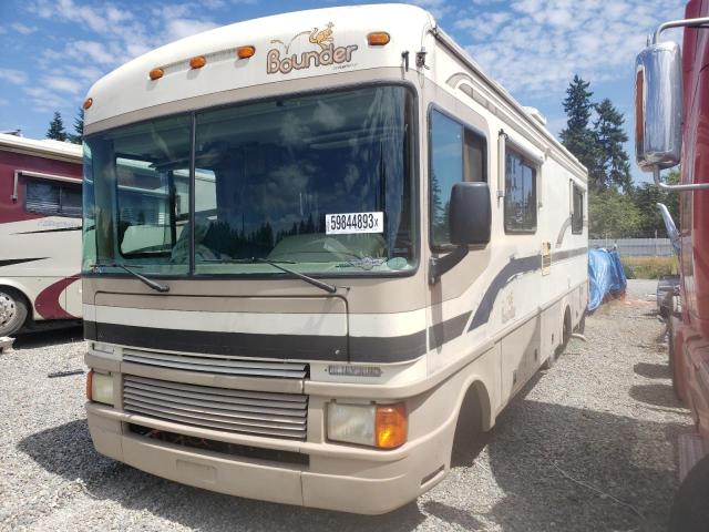 1GBKP37J7V3309009 - 1997 FTWD MOTORHOME WHITE photo 2