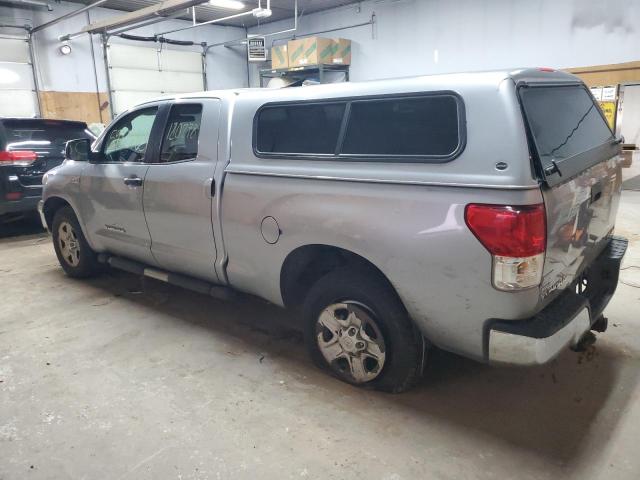 5TFUW5F13AX152361 - 2010 TOYOTA TUNDRA DOUBLE CAB SR5 SILVER photo 2