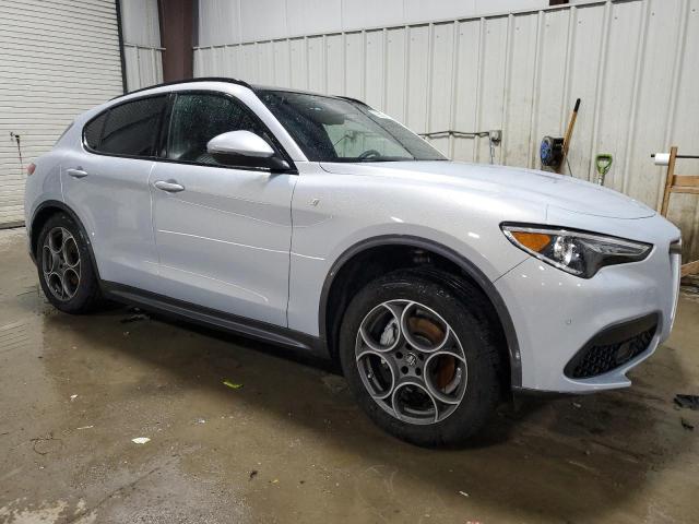 ZASPAKBN1P7D55705 - 2023 ALFA ROMEO STELVIO TI SILVER photo 4