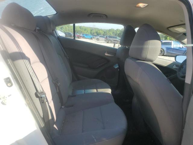 3KPFK4A75JE234344 - 2018 KIA FORTE LX WHITE photo 10