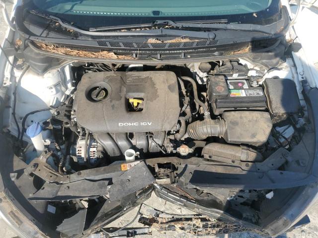 3KPFK4A75JE234344 - 2018 KIA FORTE LX WHITE photo 11