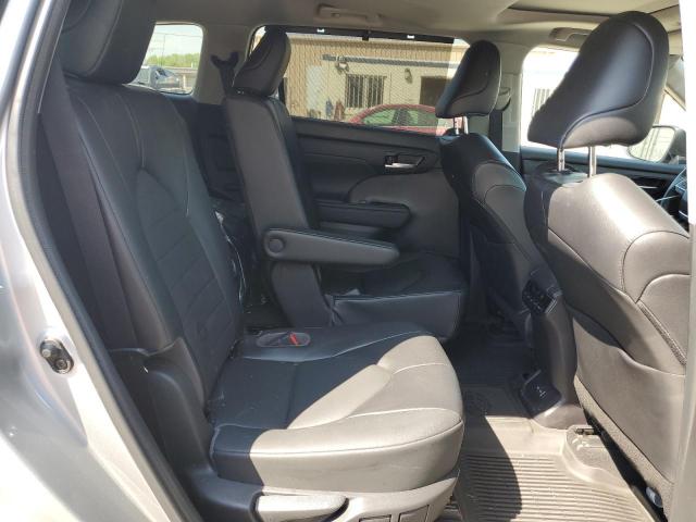 5TDGZRBH9NS191157 - 2022 TOYOTA HIGHLANDER XLE SILVER photo 11